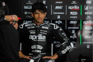 Jorge Martin contrariato nel box Aprilia